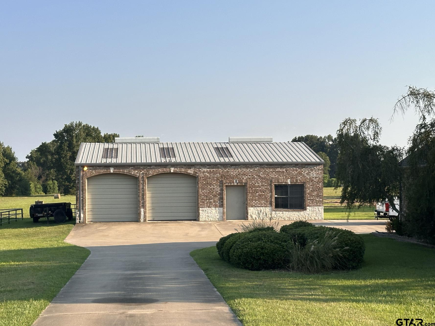 2320 W Hwy 11