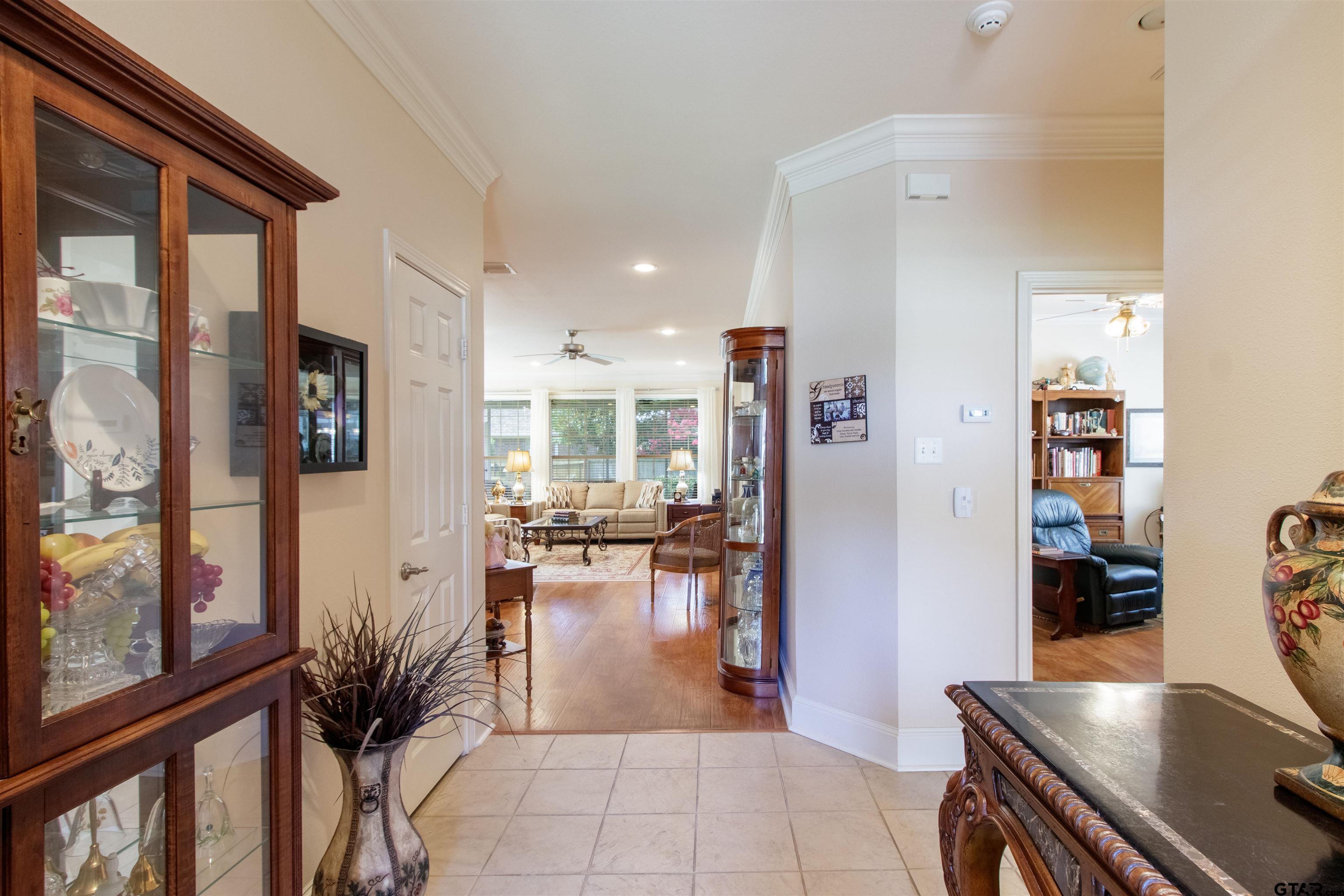 1836 Hollylake Circle