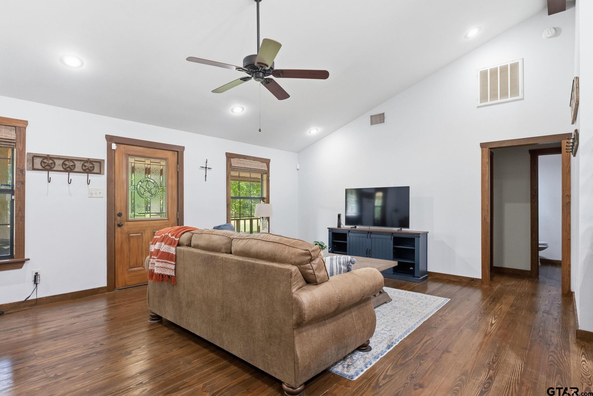 2270 Donna Dr