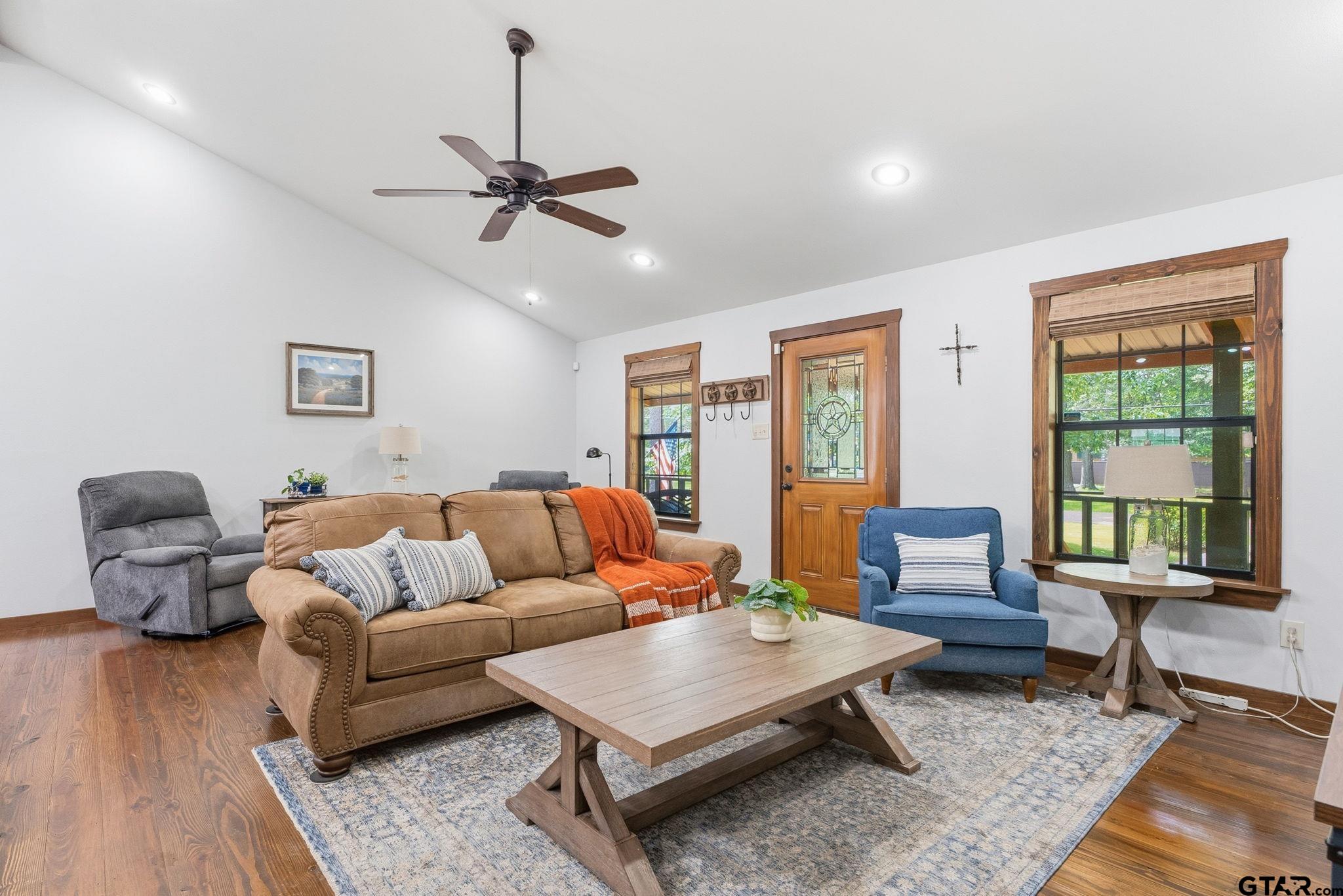 2270 Donna Dr