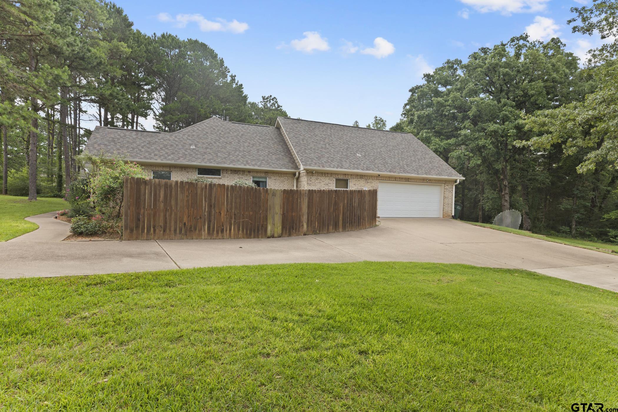 16702 Meadow Crest Dr