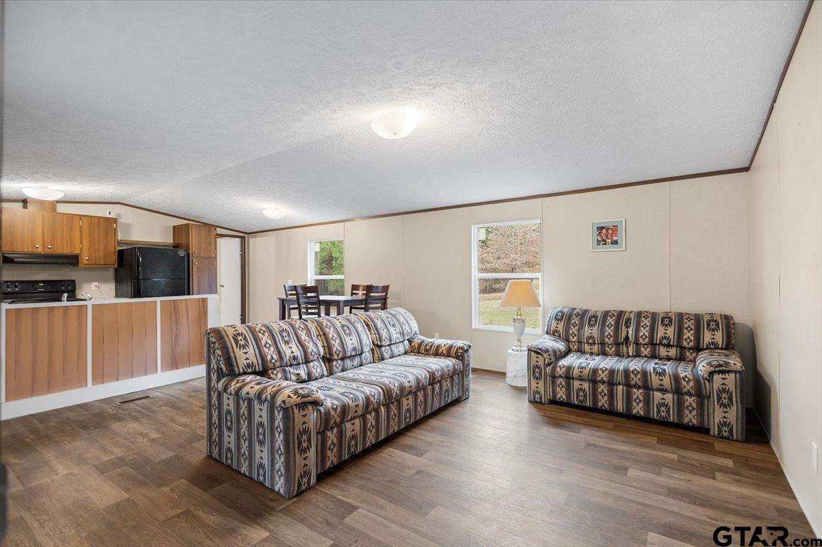 19048 County Road 2107