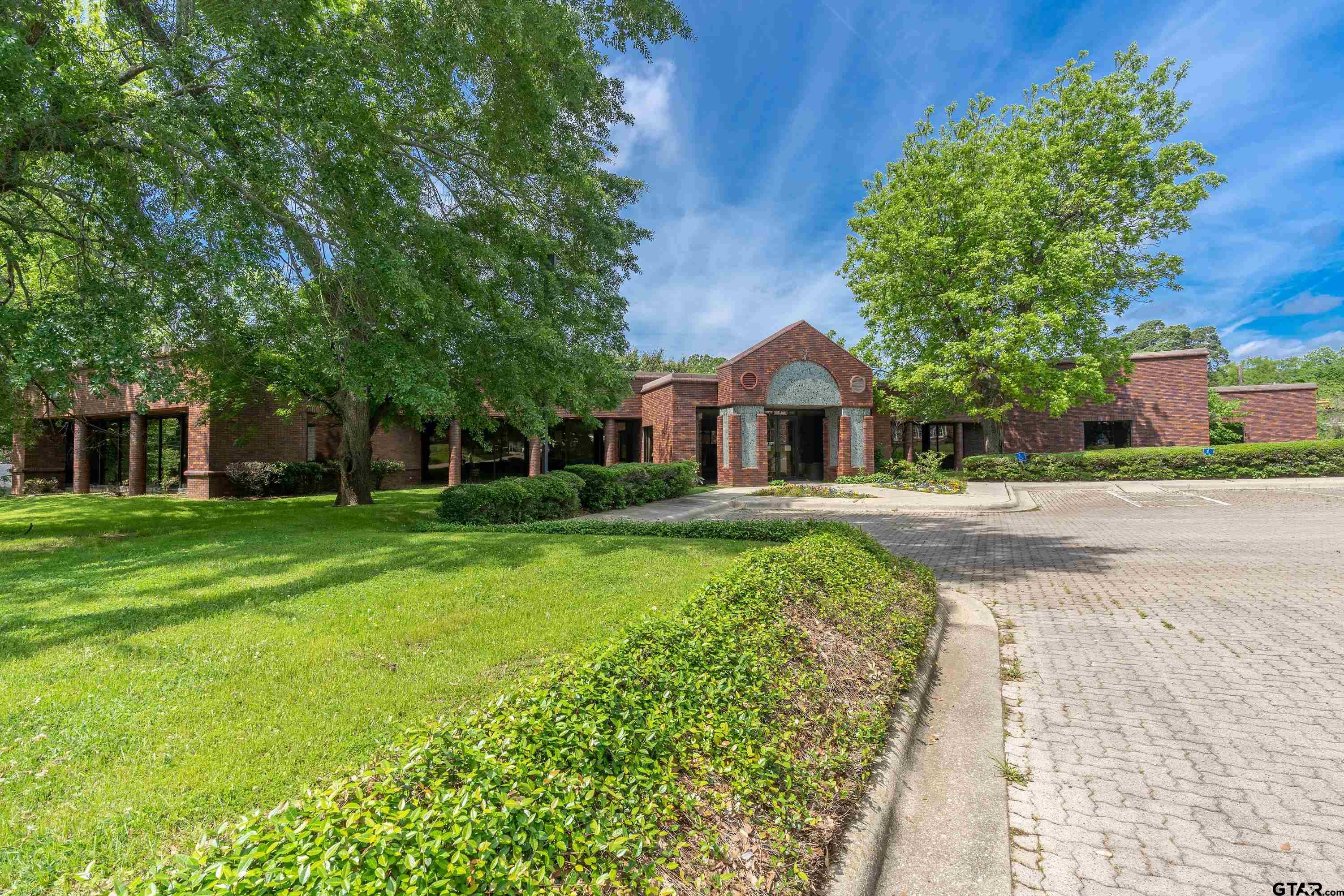 400 W Houston st