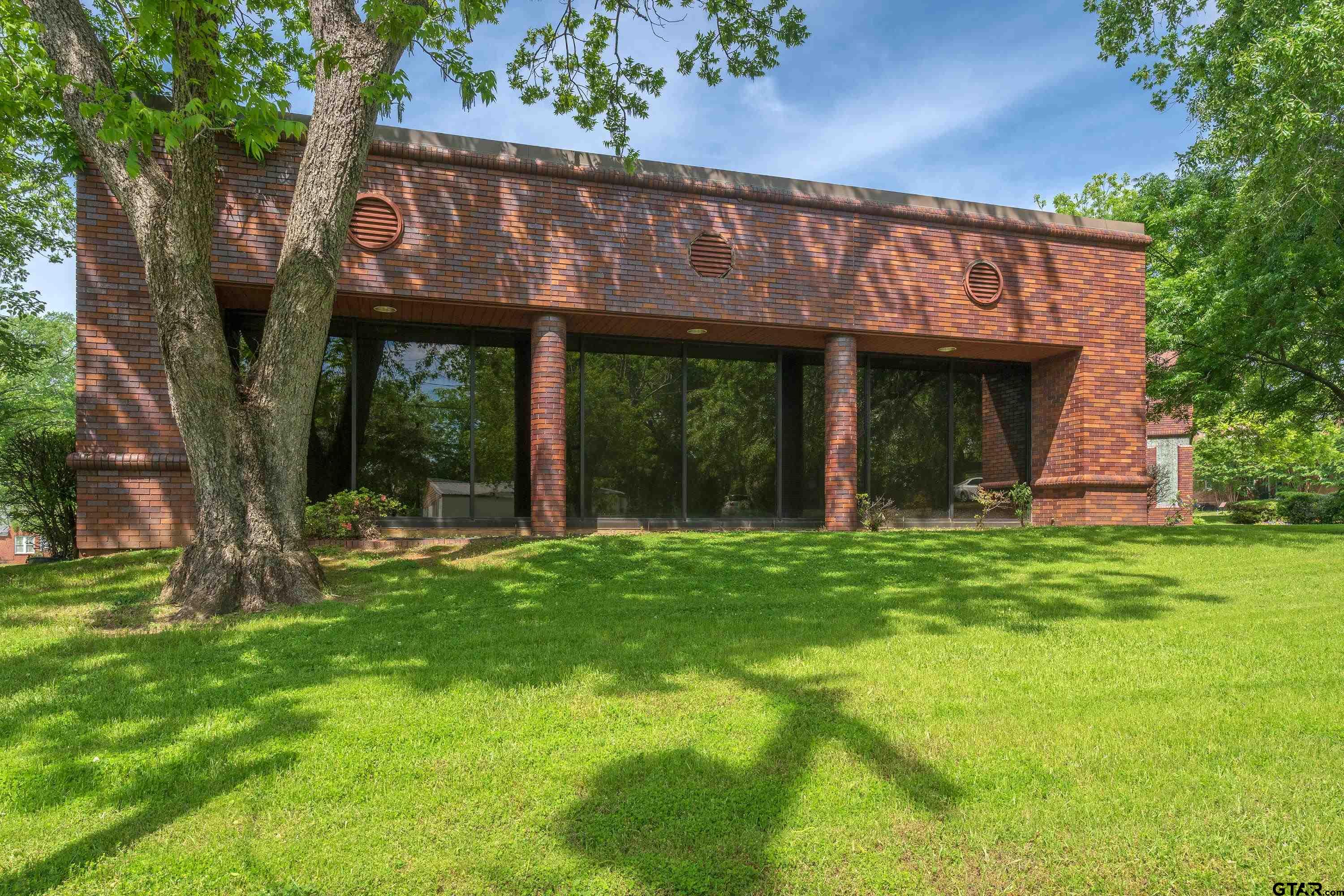 400 W Houston st