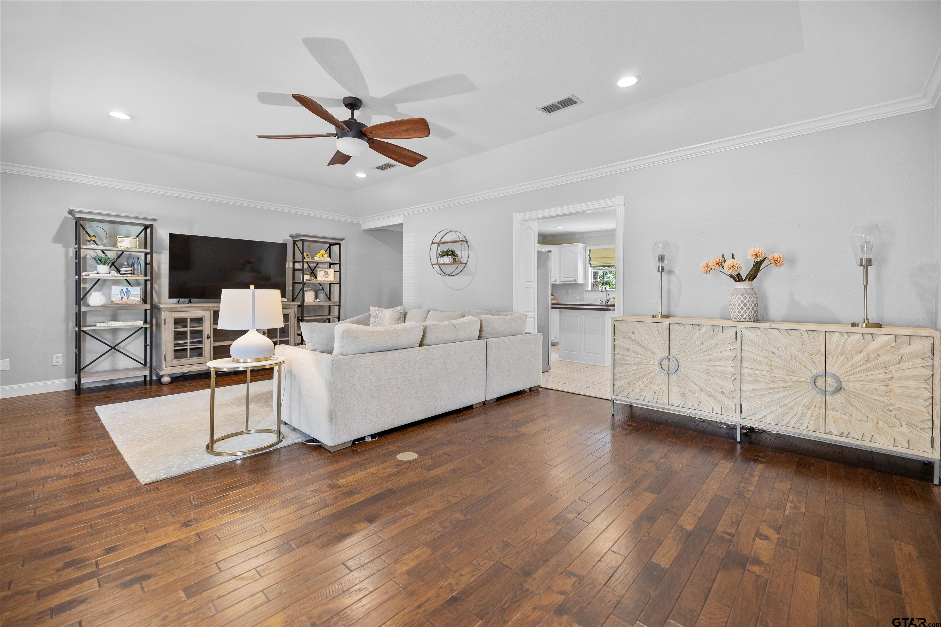 4918 Pine Knoll