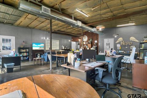 101 W DUVAL Troup TX 75789