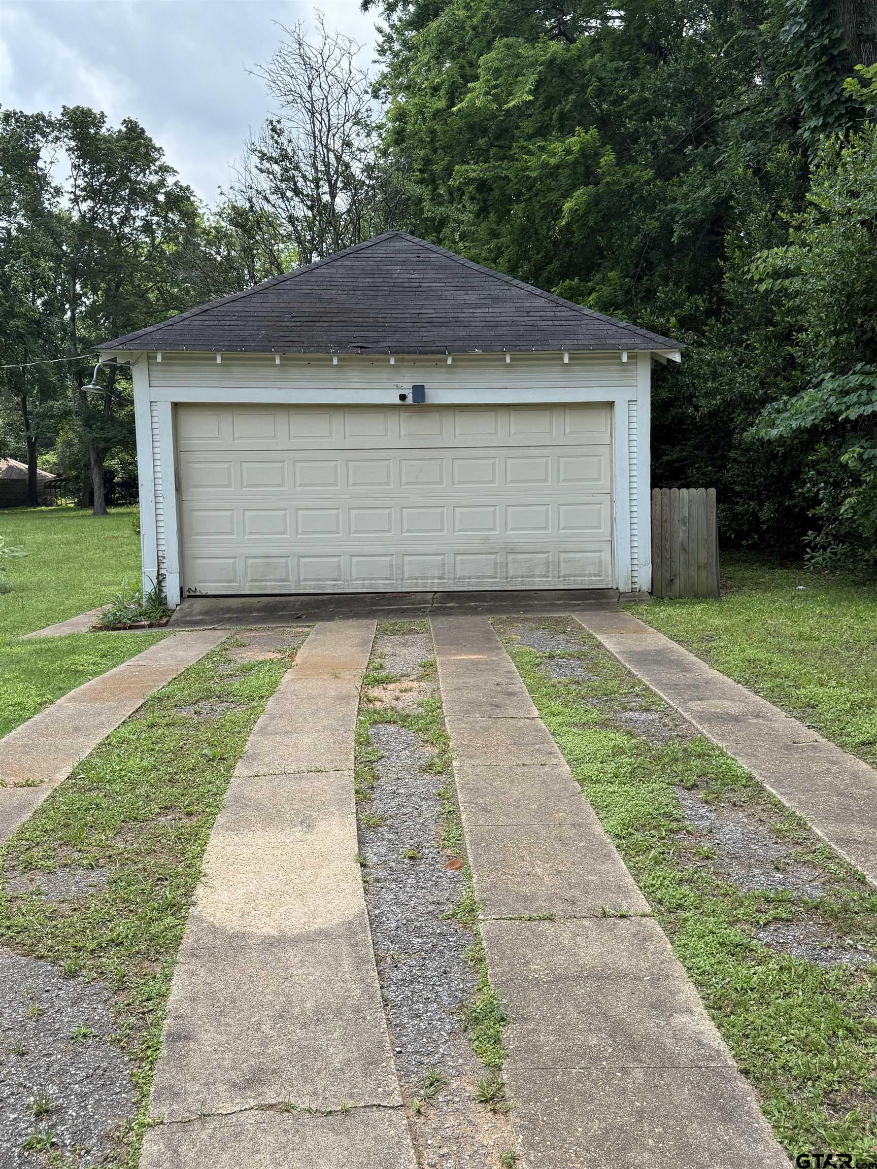 202 W Pine
