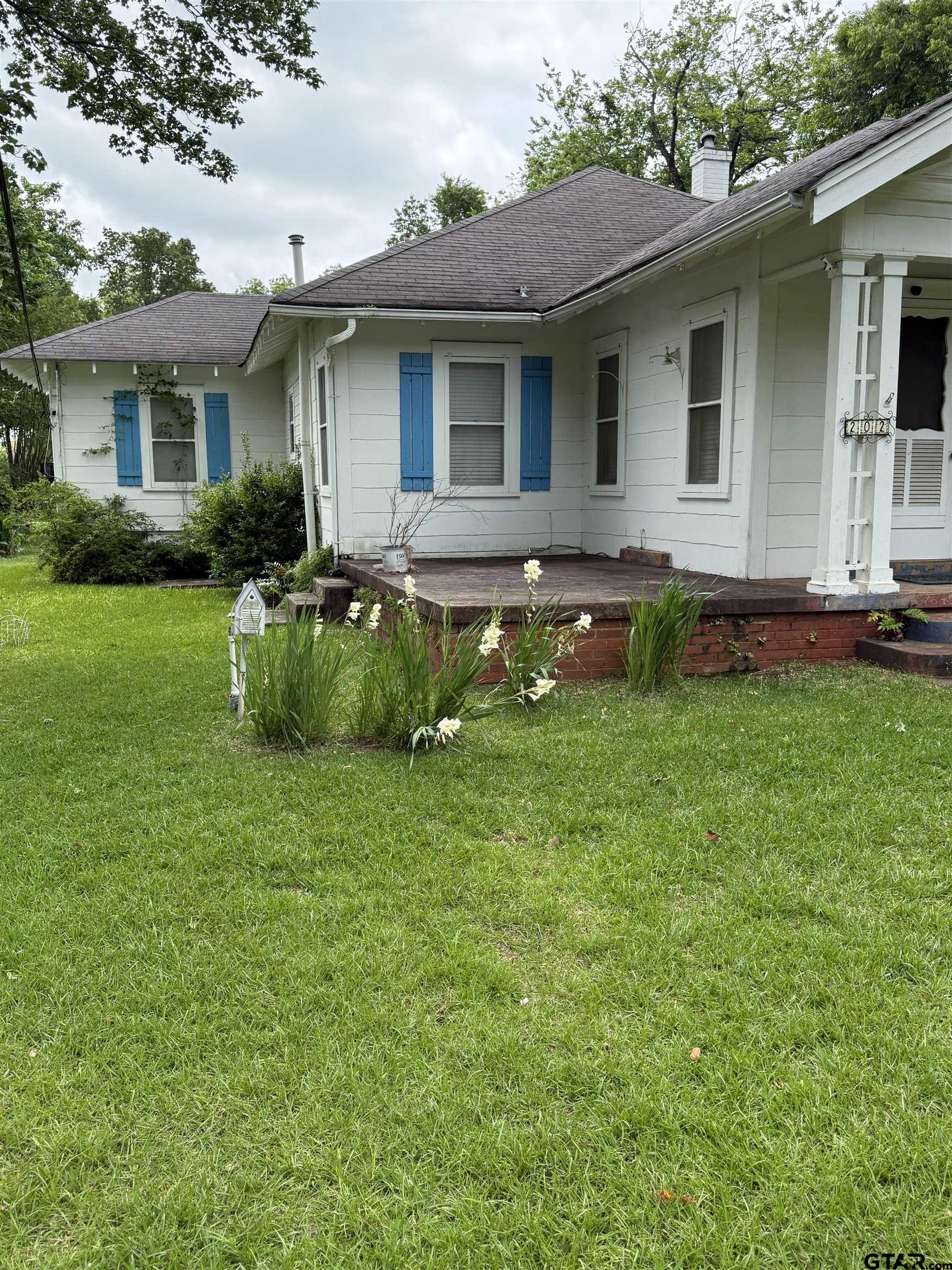 202 W Pine