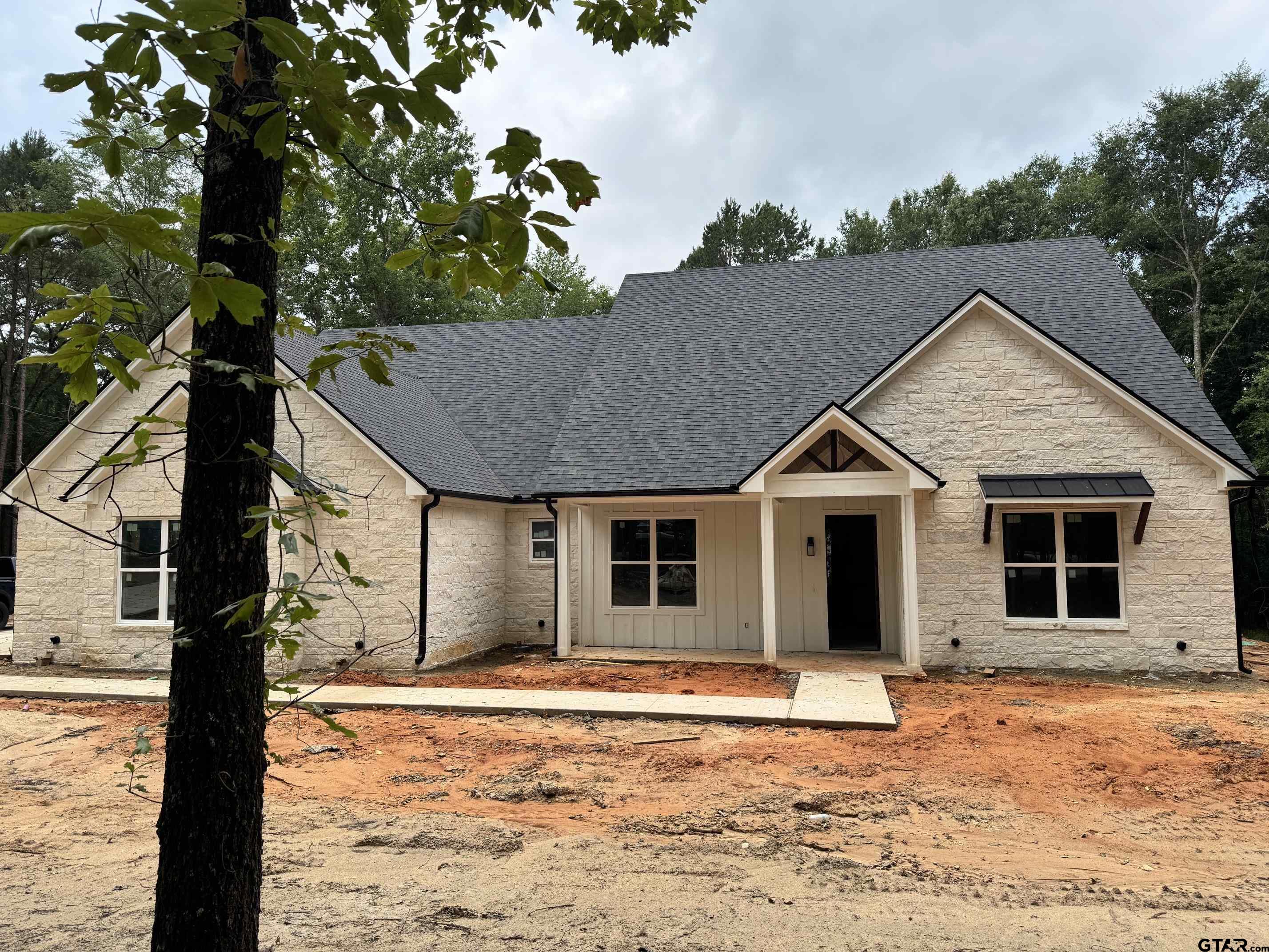 15337 Lakeside Dr