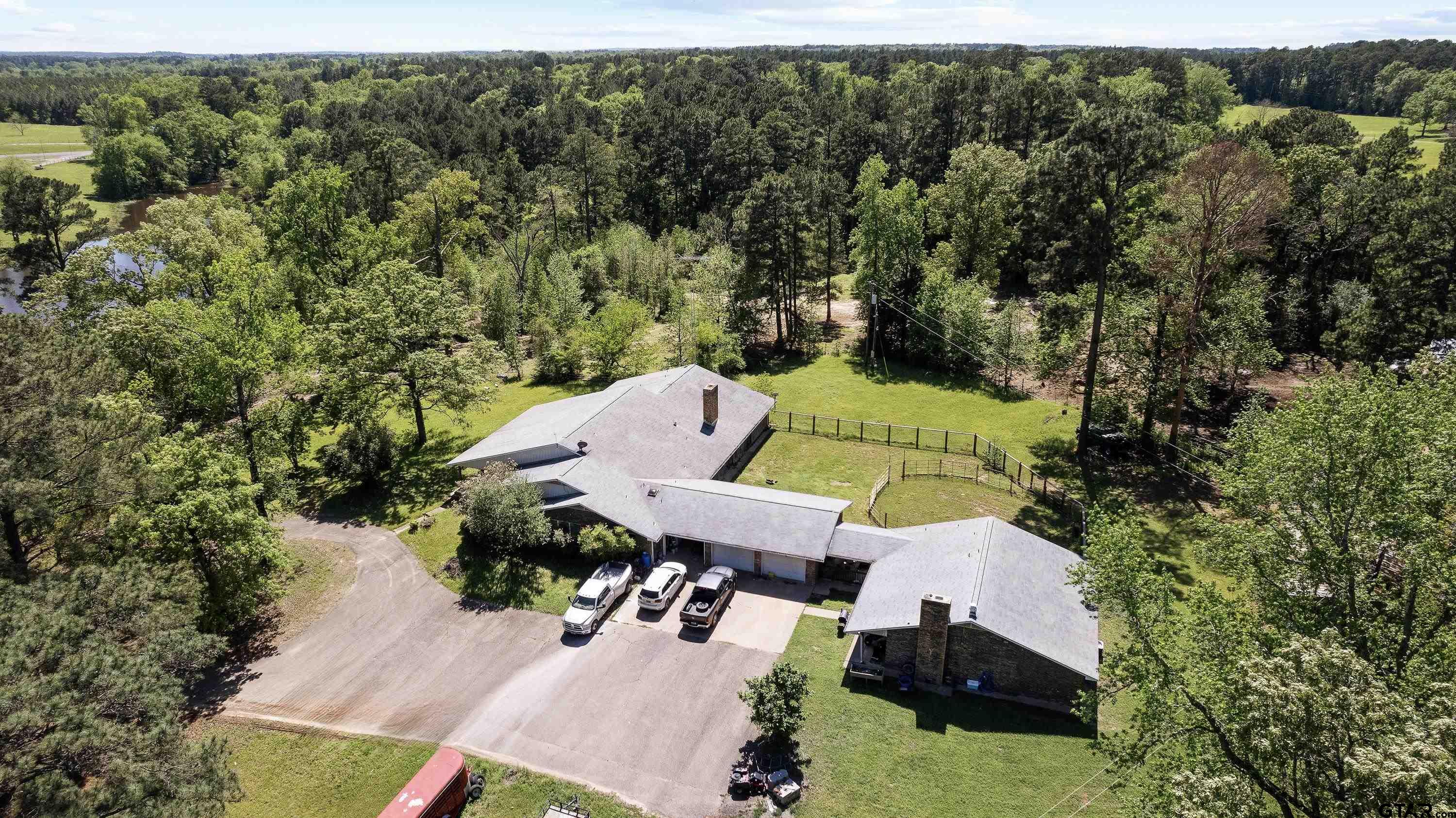 3955 E US Hwy 79