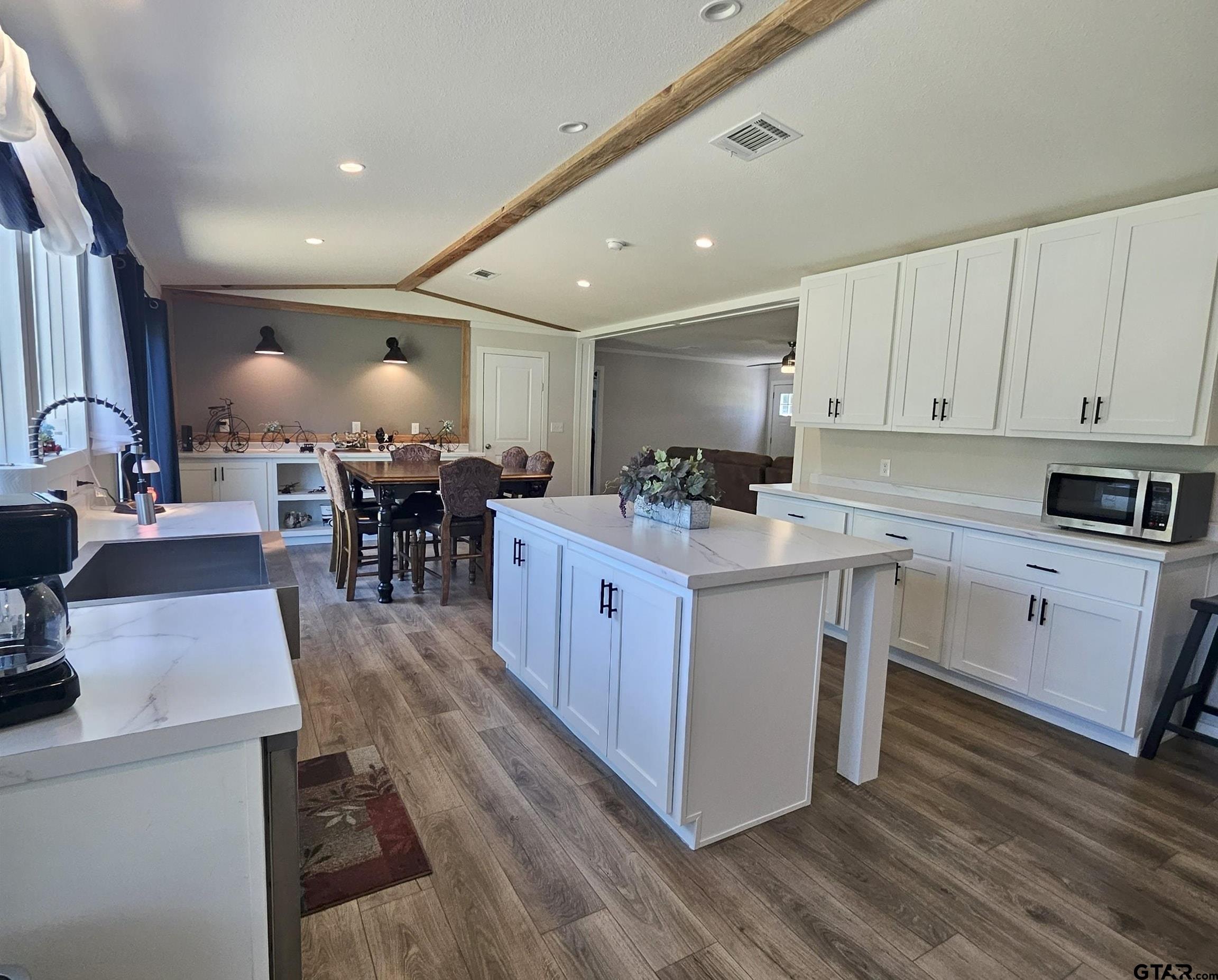 5521 Street Highway 31 East