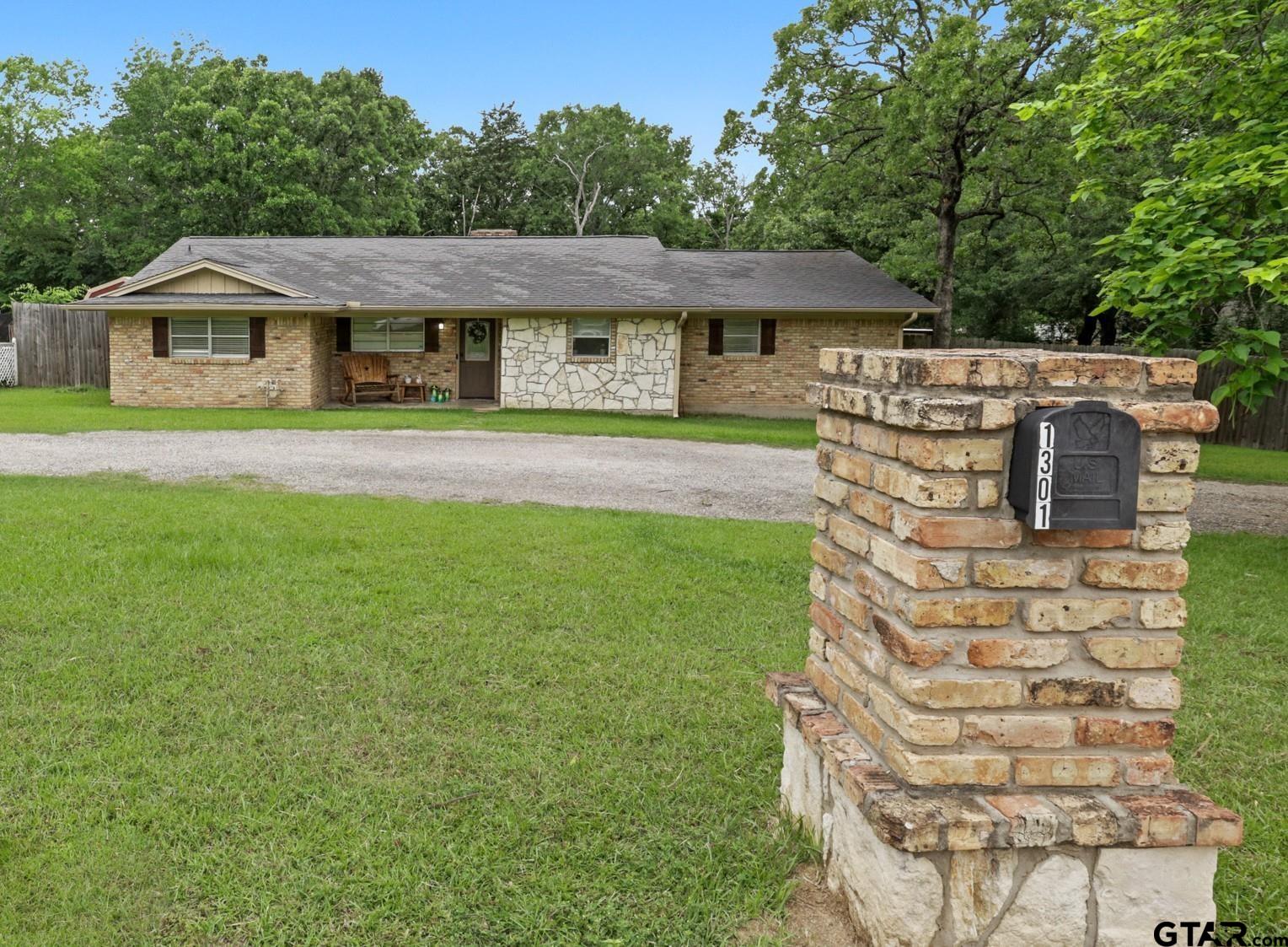 1301 Woodland Drive