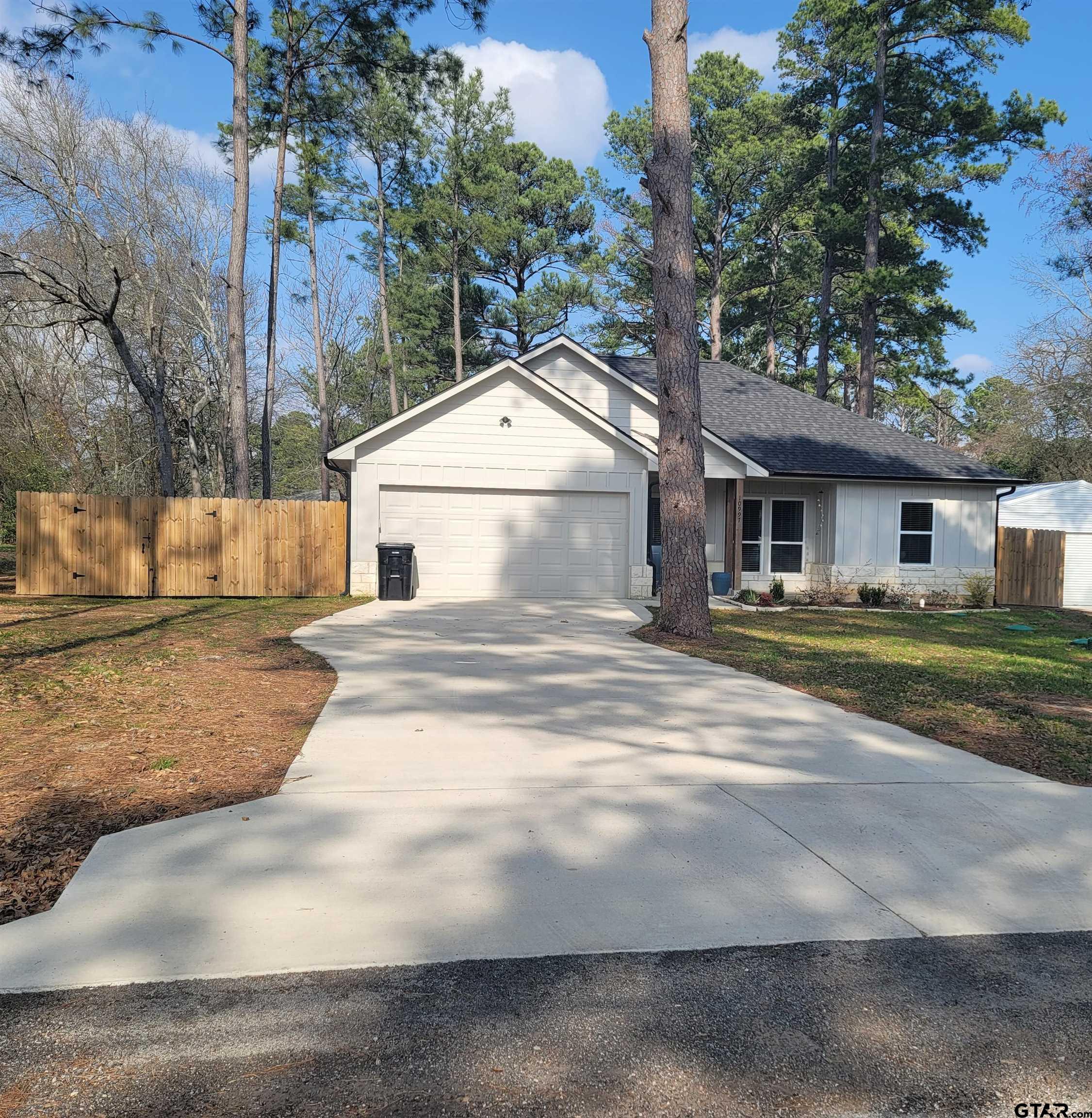 10997 Forest Ln