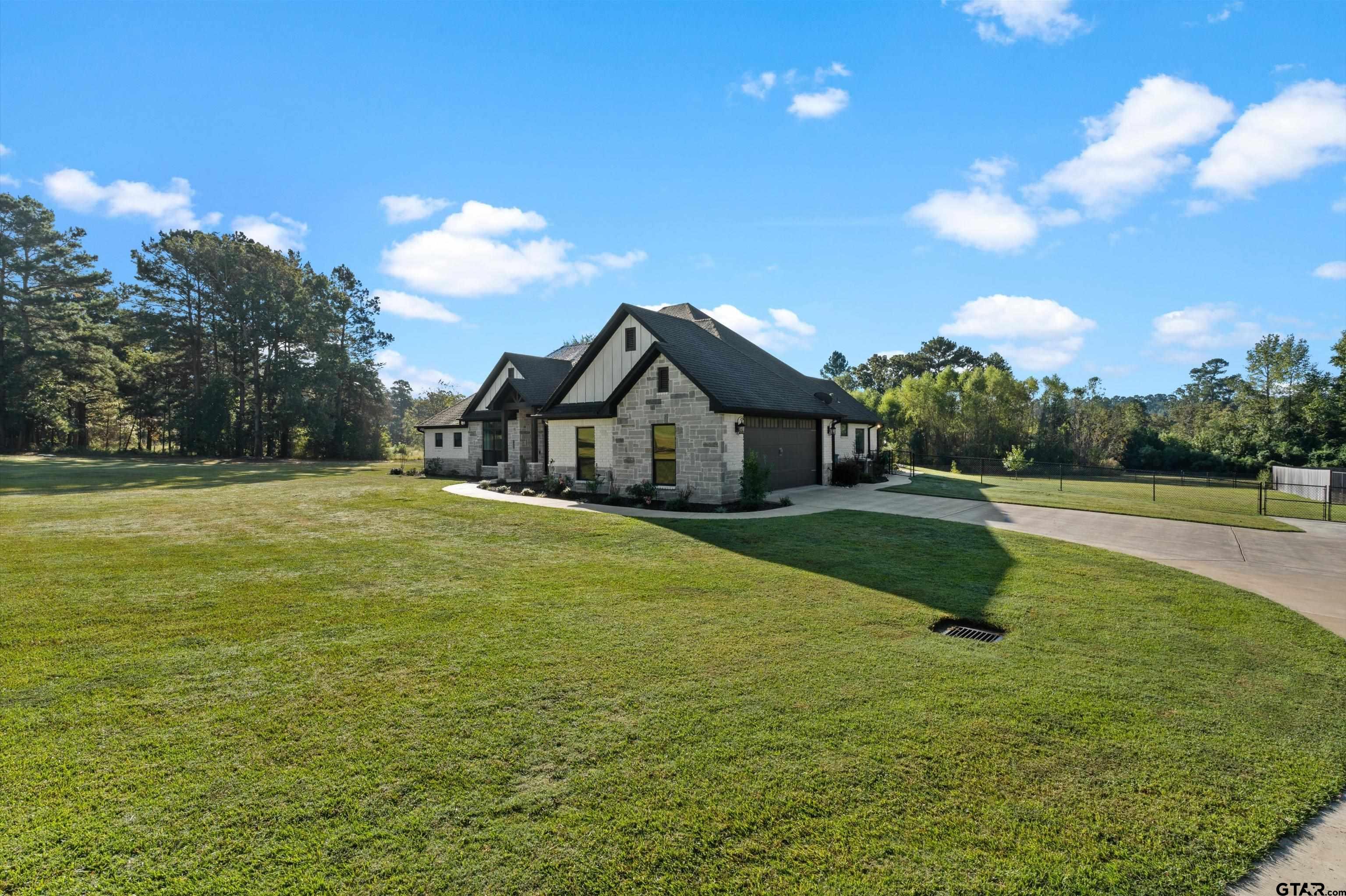 160 Chase Creek Dr. S