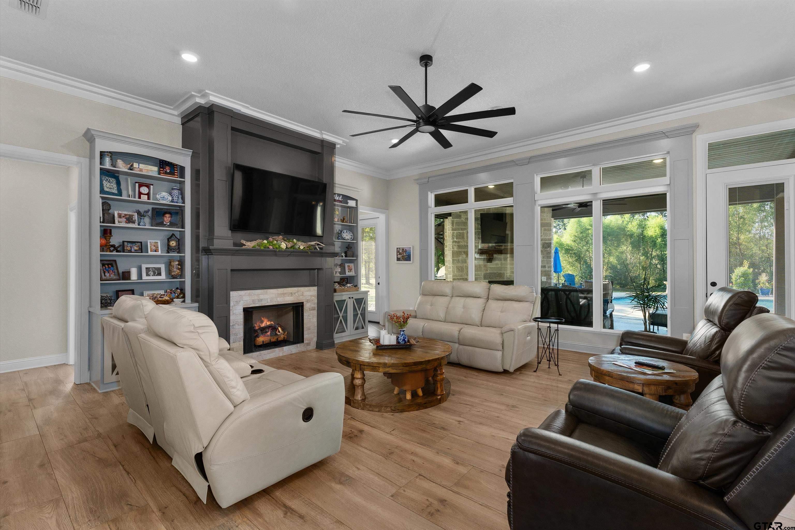 160 Chase Creek Dr. S