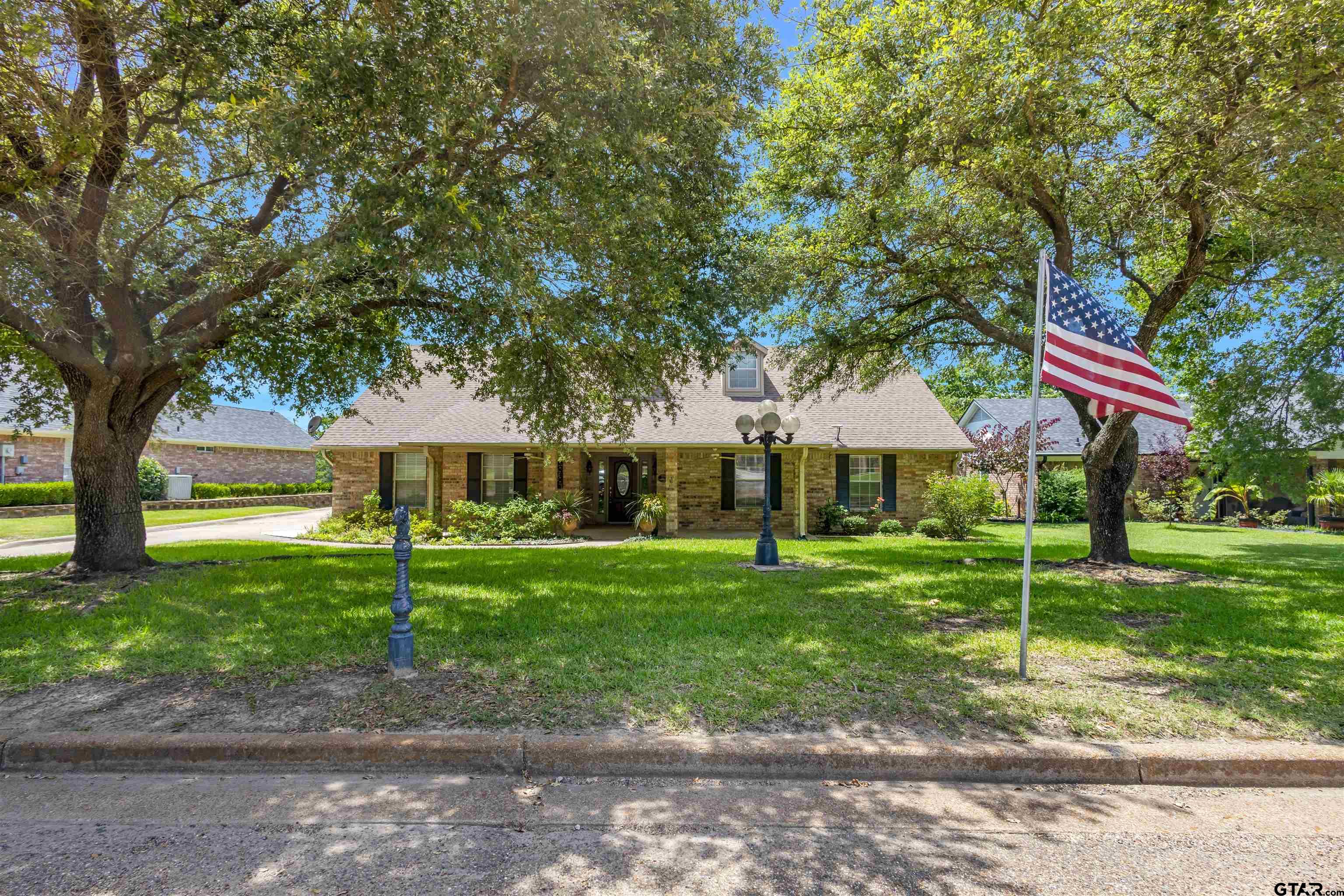 227 Spring Lake