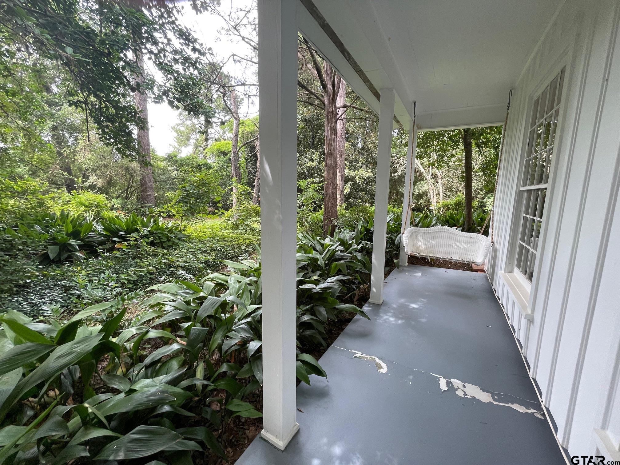 1106 E Redbud