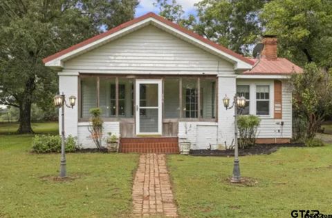 304 Daingerfield St Naples TX 75568