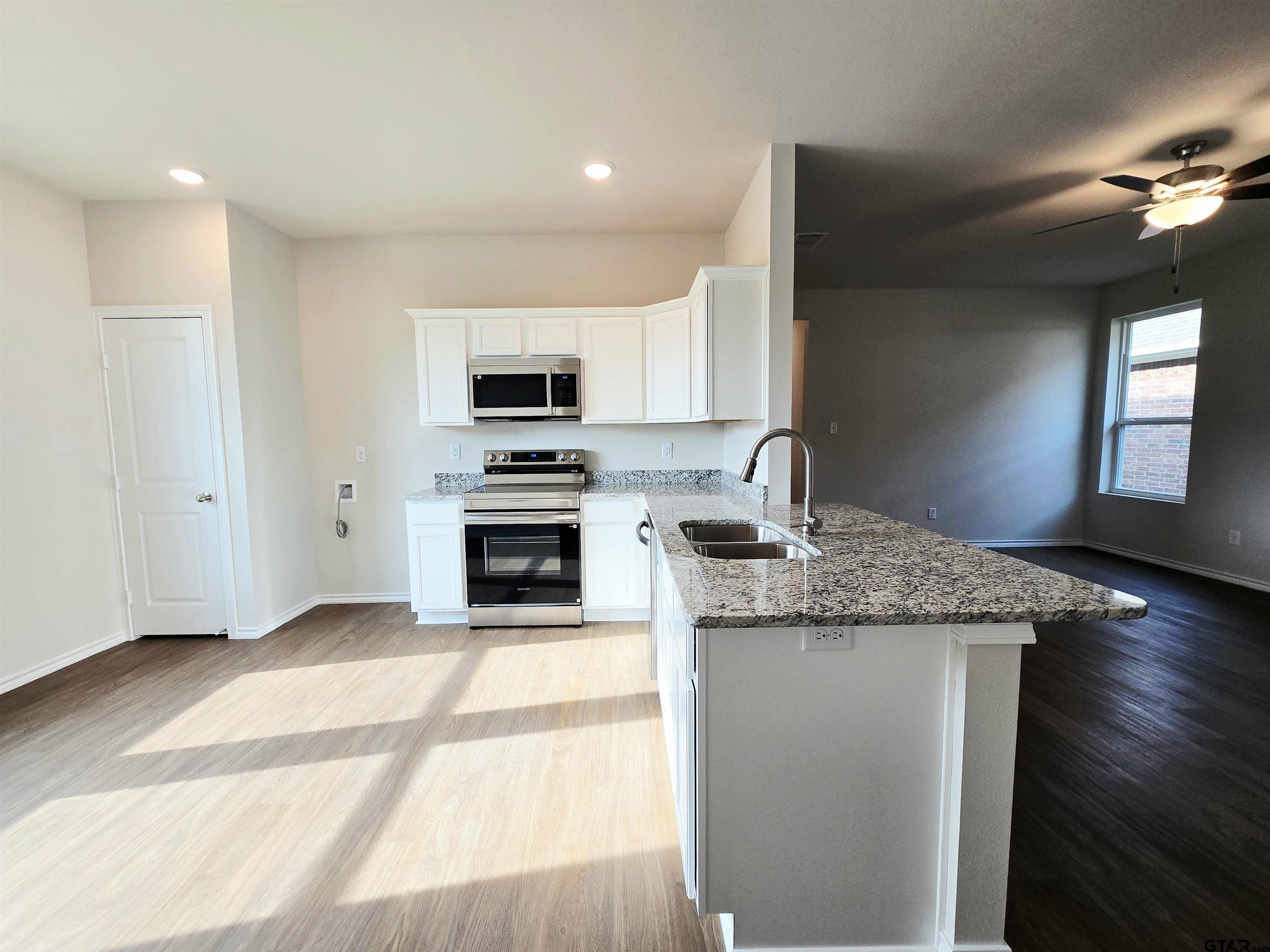 612 Park Central
