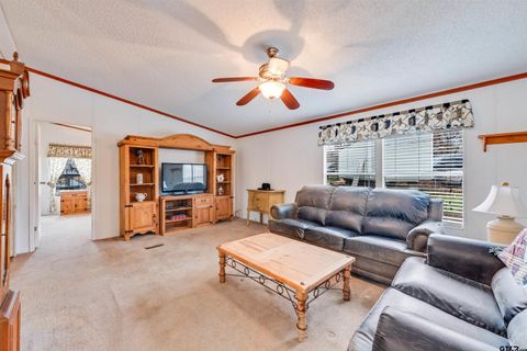 A home in Mabank