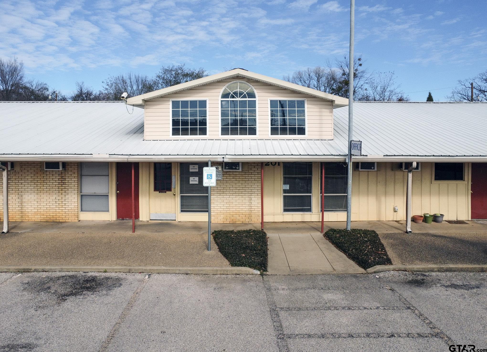 201 Flat Creek Rd