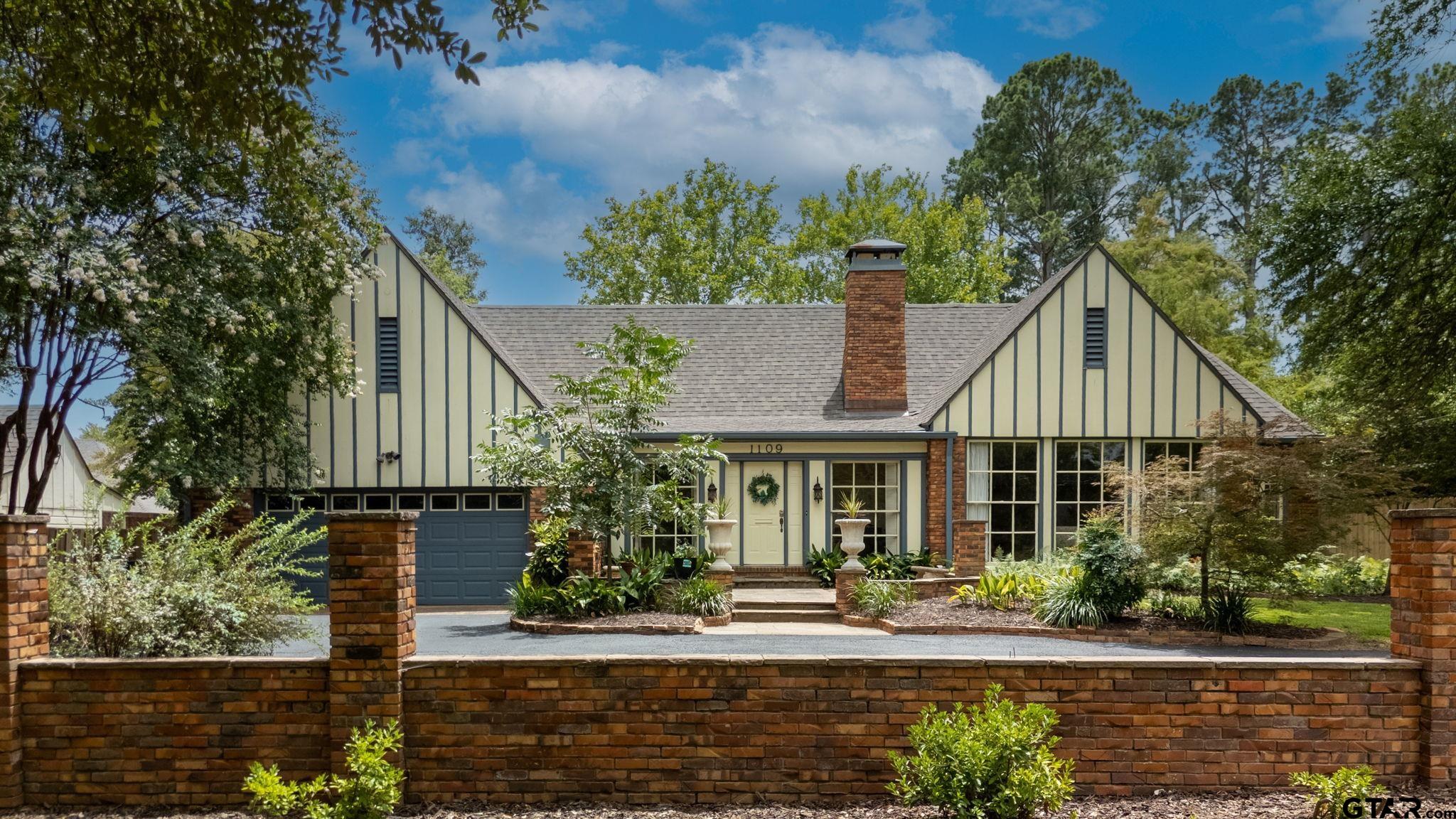 1109 Troup Highway