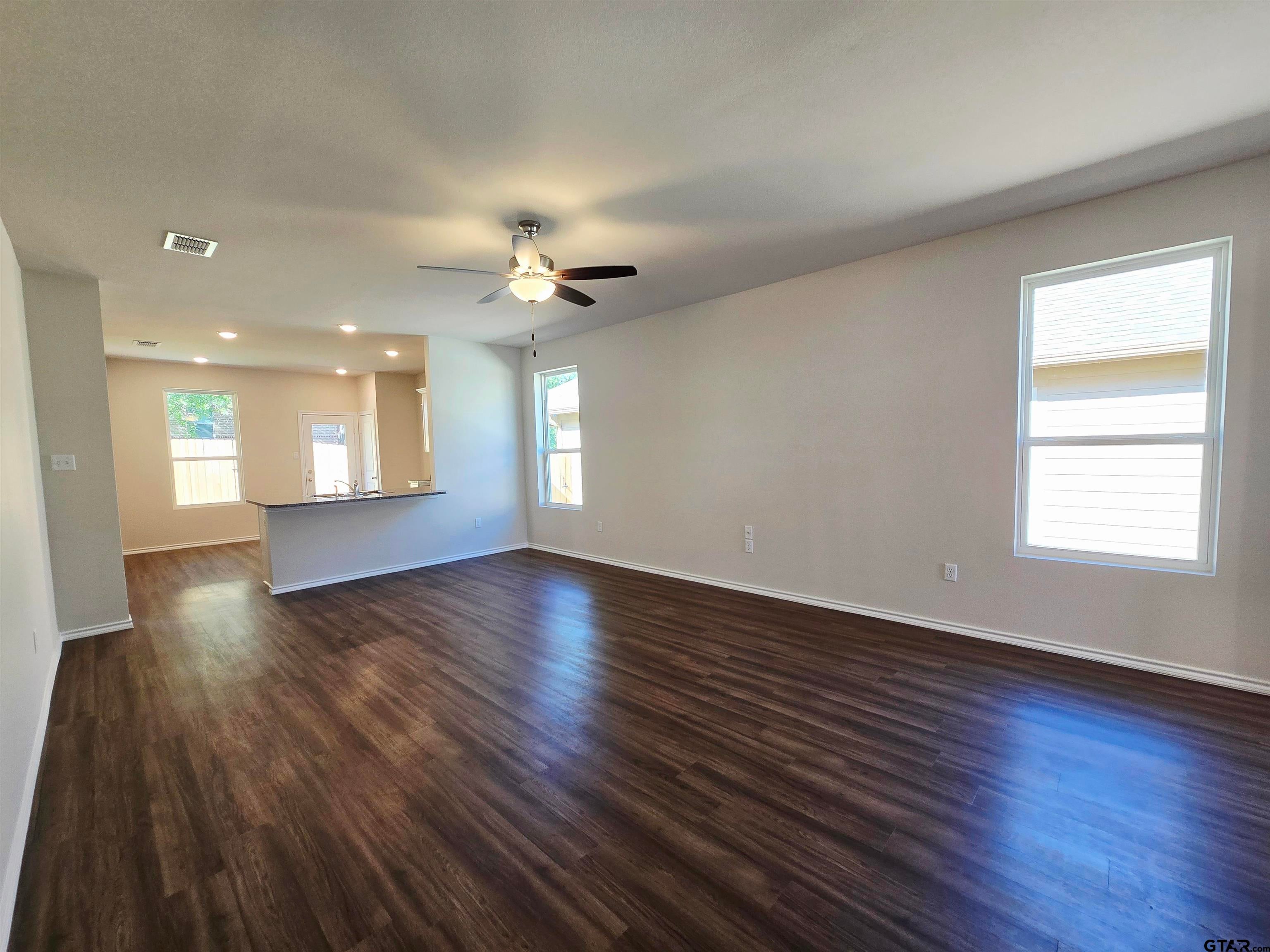 609 Park Central