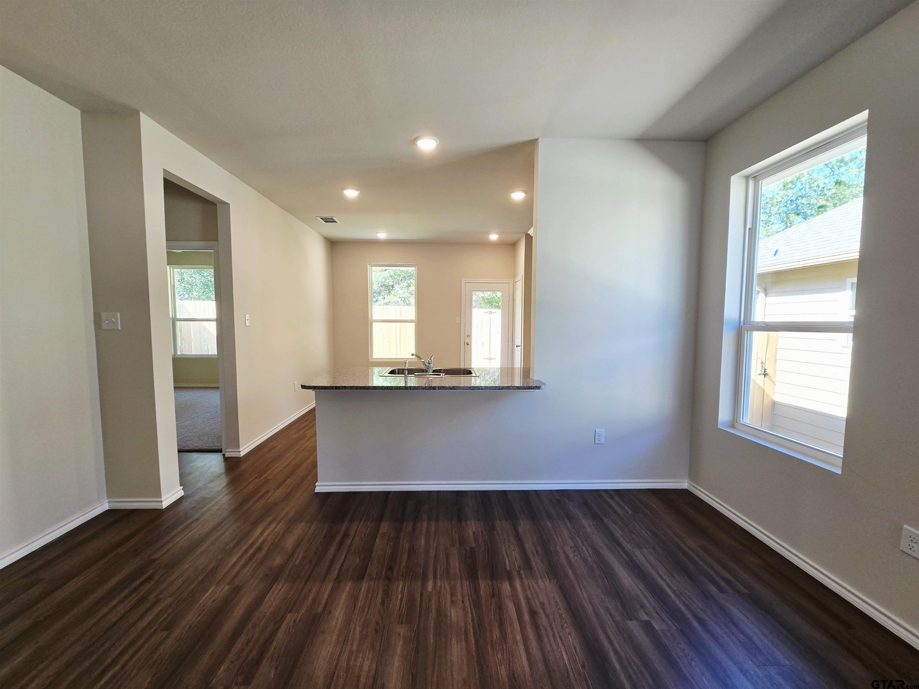 609 Park Central