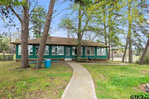 A home in Lindale