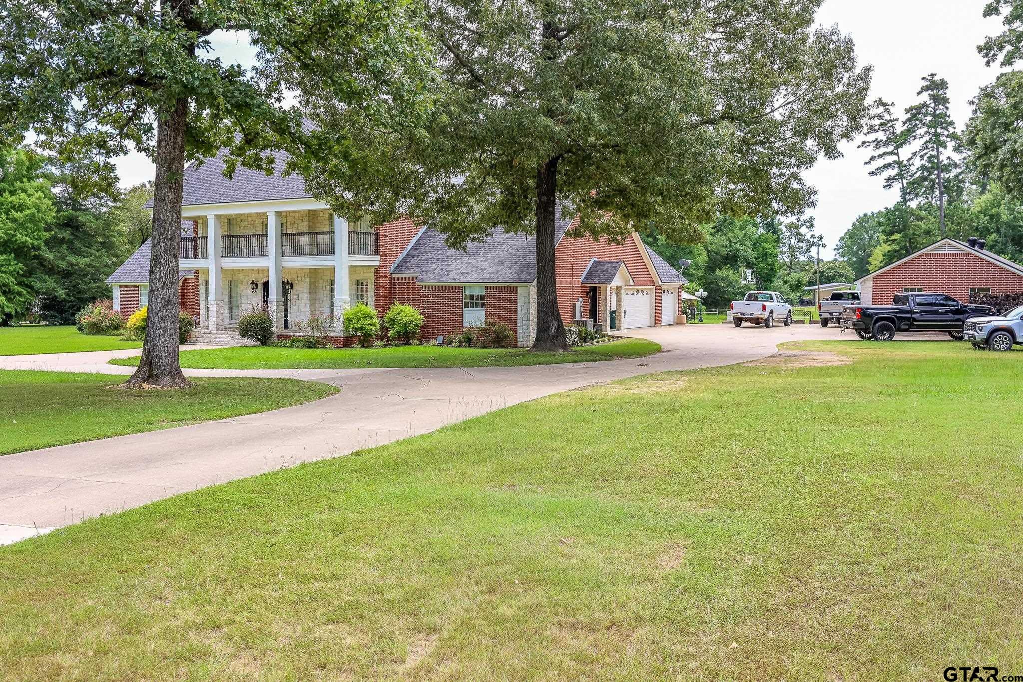 1415 W SABINE