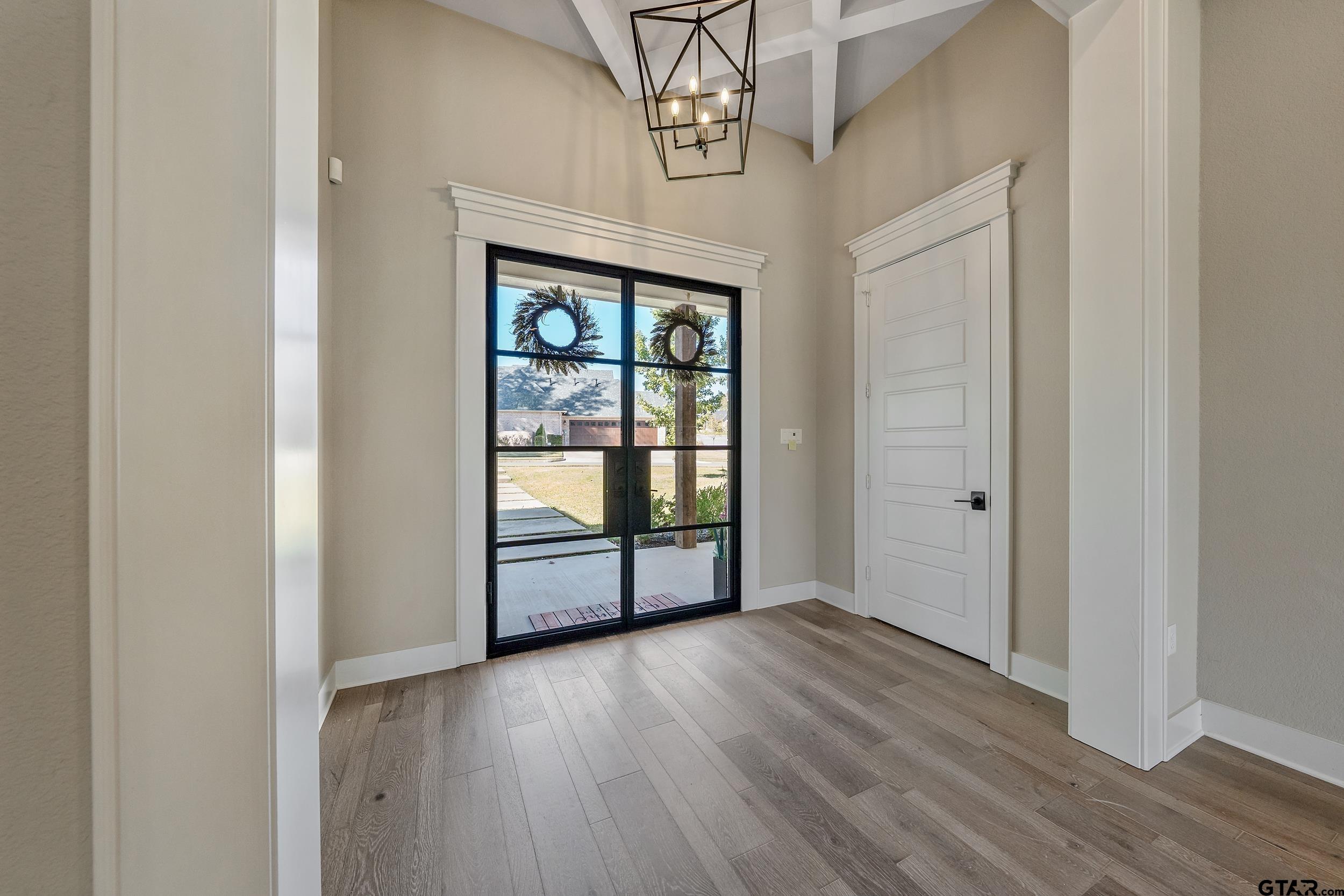 7580 Northlake Drive