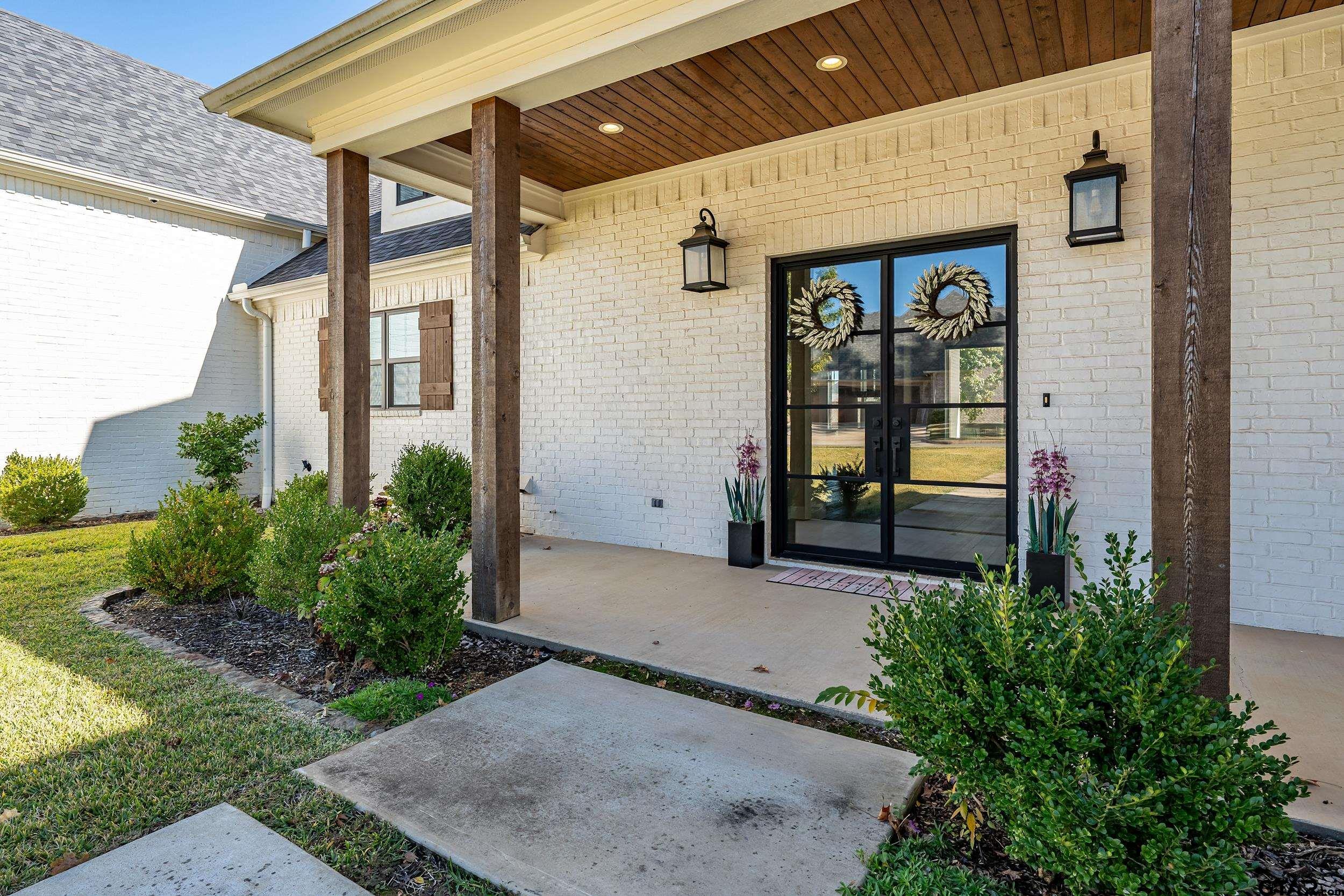 7580 Northlake Drive