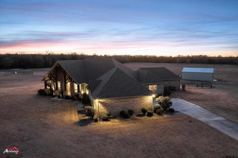 A home in Lindale