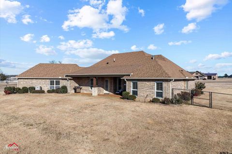 A home in Lindale