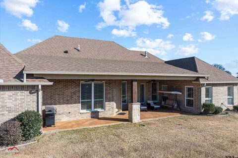 A home in Lindale