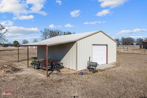 A home in Lindale