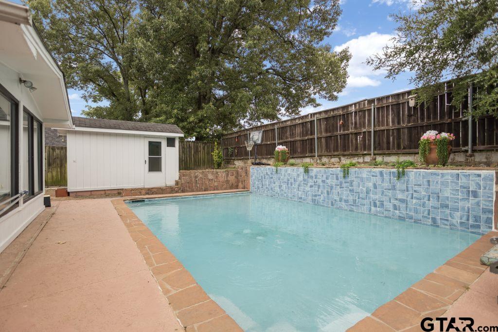 5707 Persimmon Dr