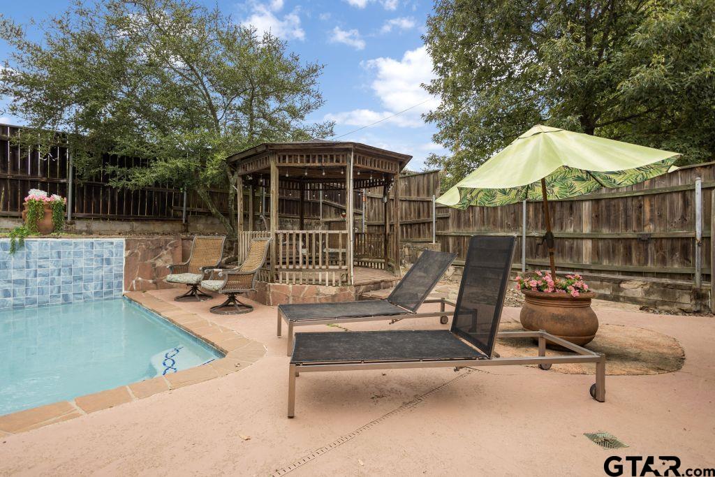 5707 Persimmon Dr