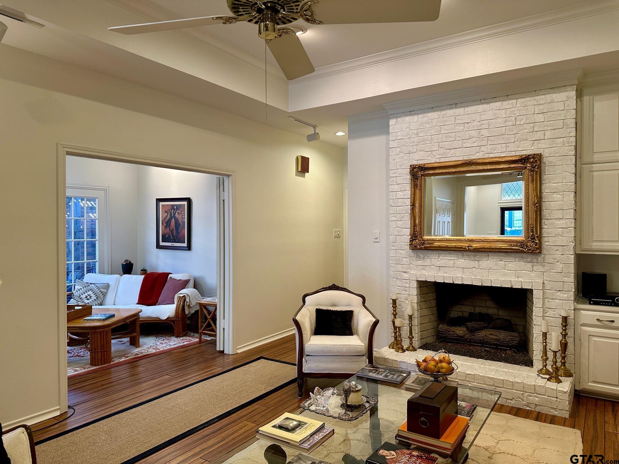 3308 Trafalgar Square