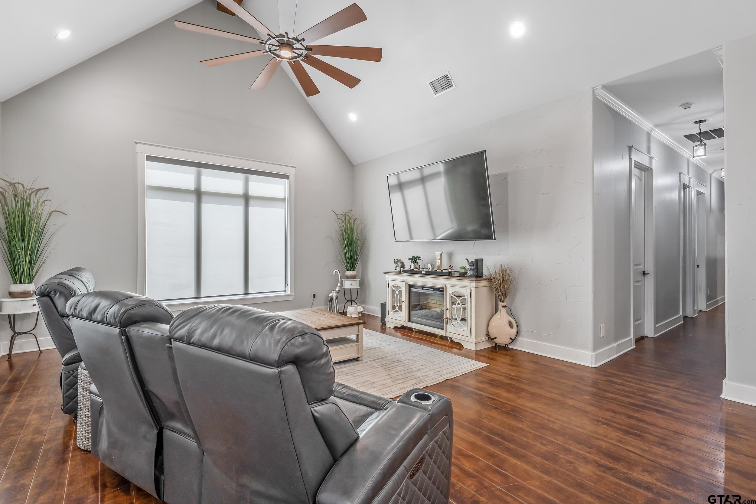 14611 Twin Pines Lane