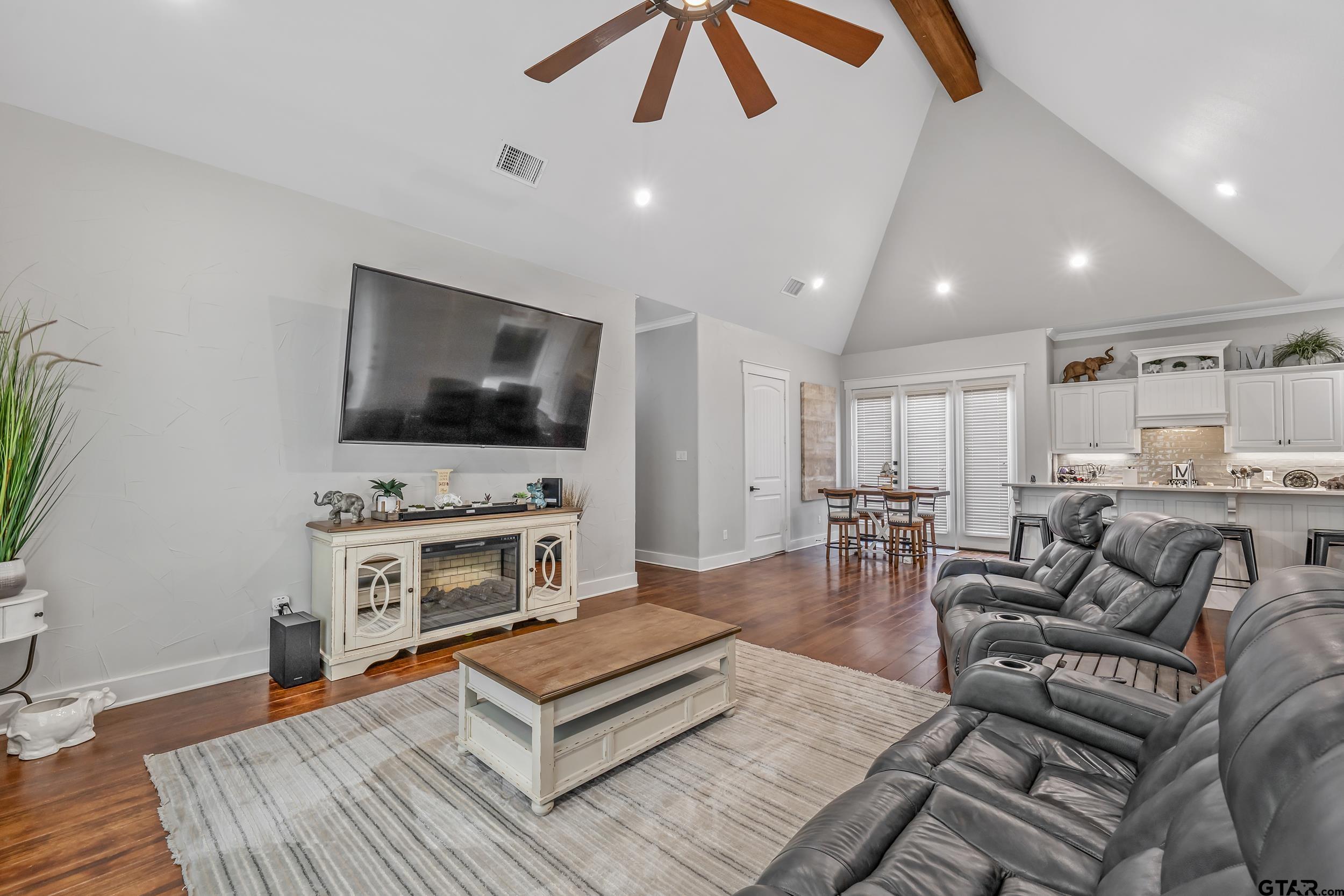 14611 Twin Pines Lane