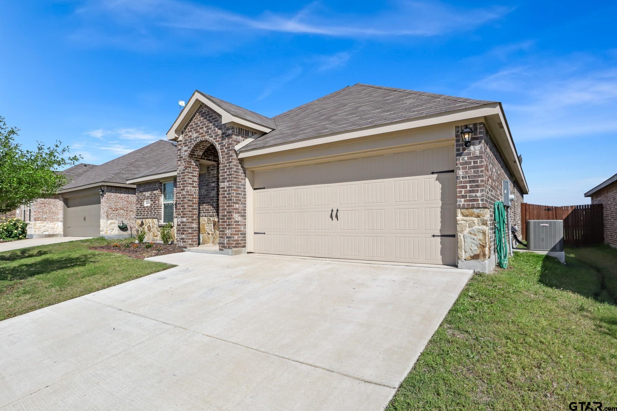 1206 Grand View Drive
