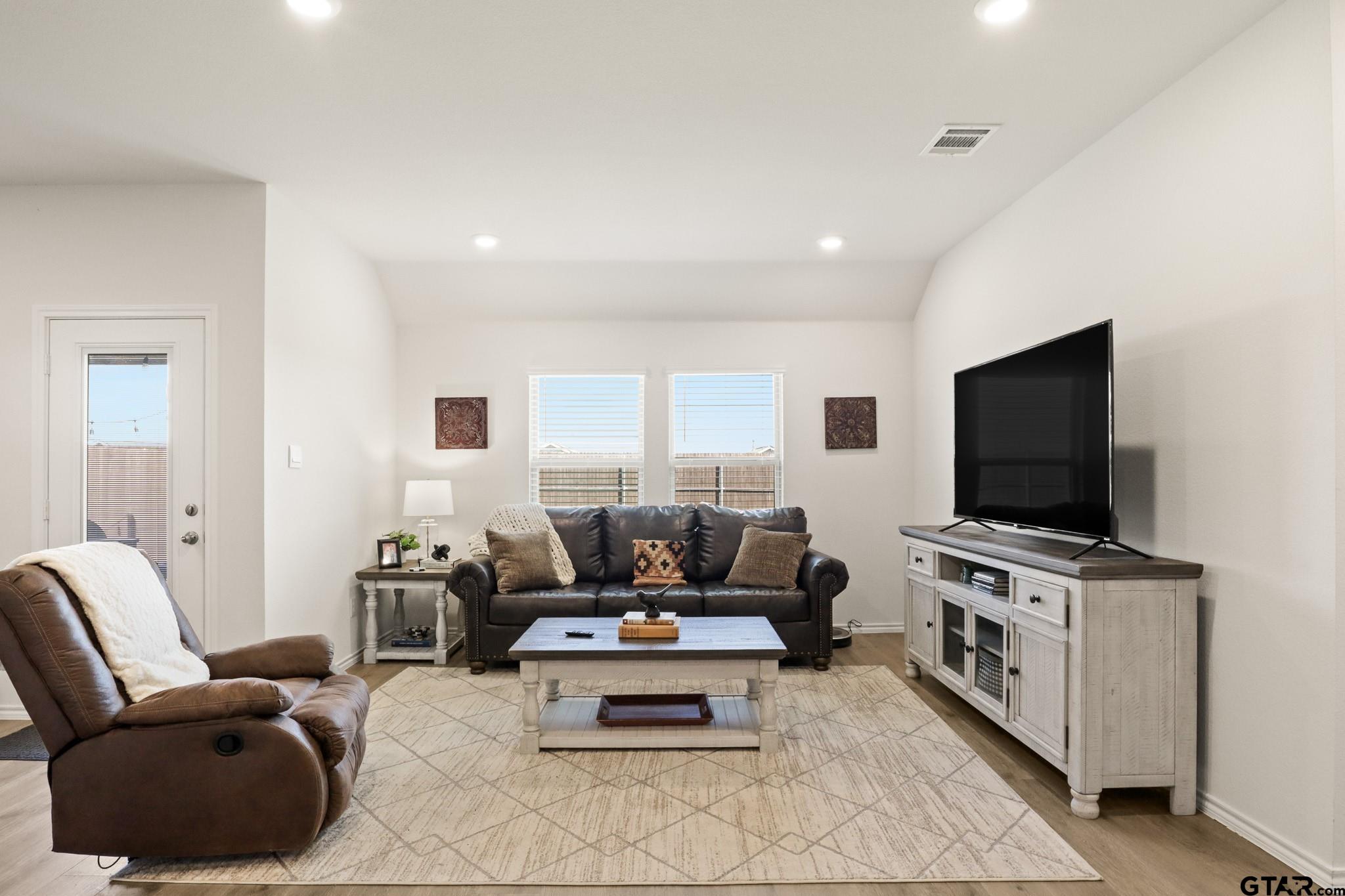 1206 Grand View Drive