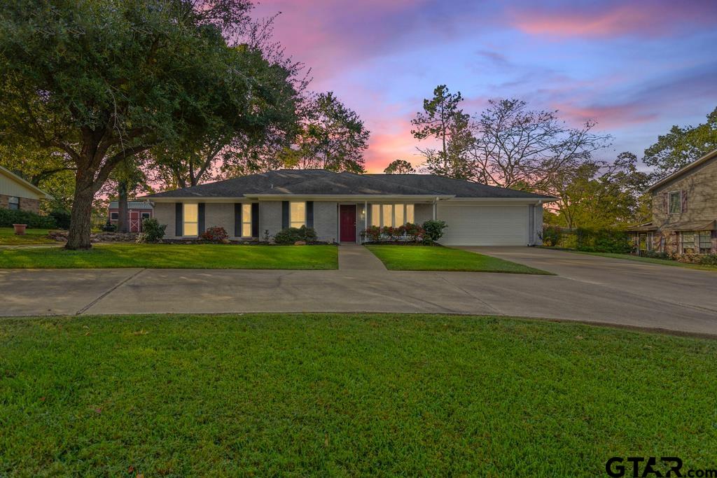 222 Canyon Drive