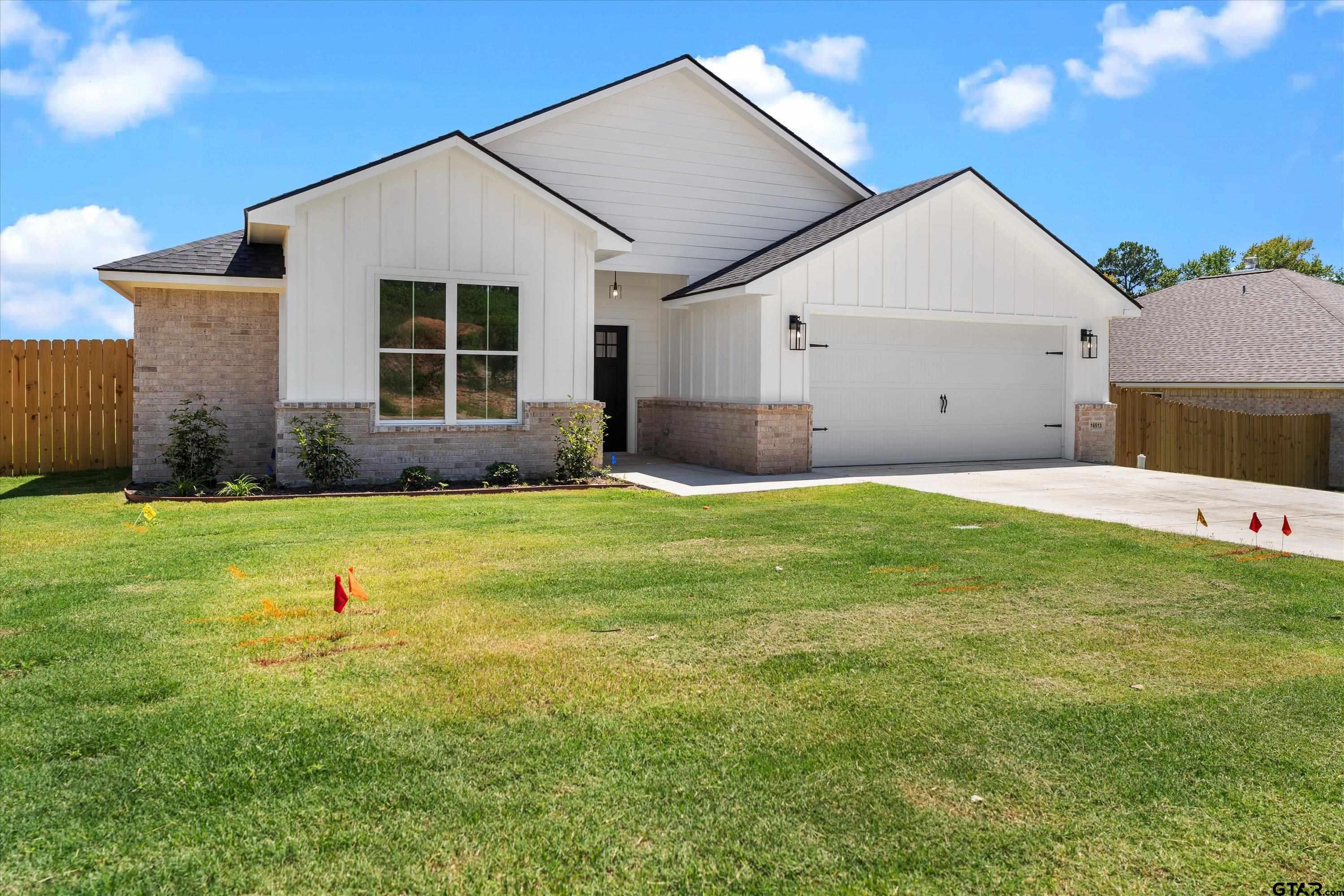 16513 Crossing Circle