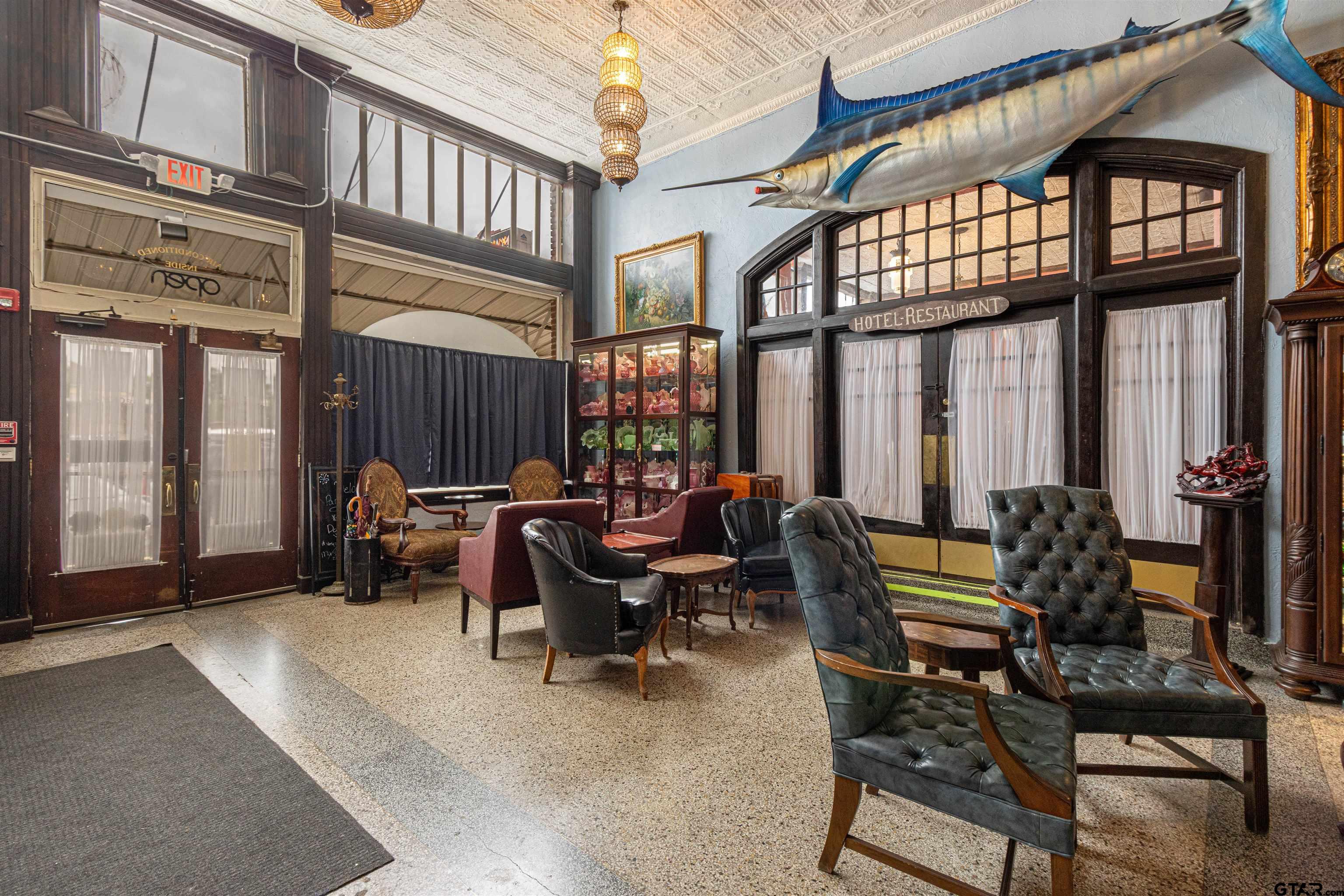 115 E Commerce