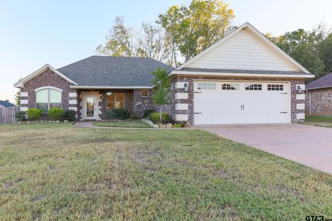 A home in Lindale