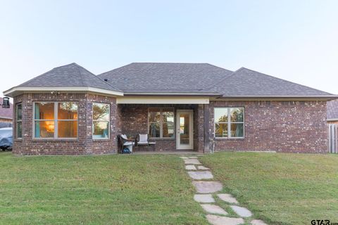 A home in Lindale