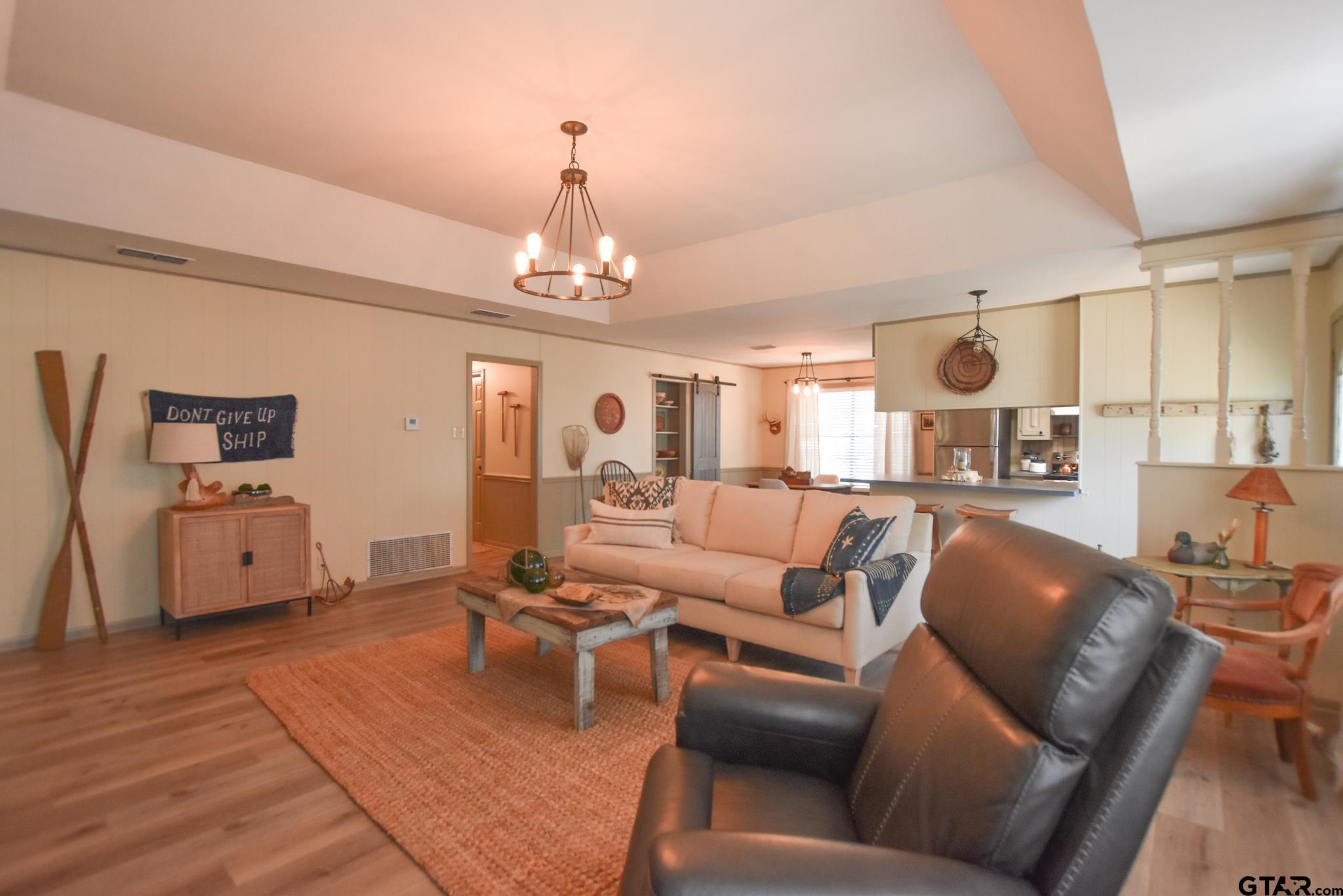 20346 Lake Shore Cir