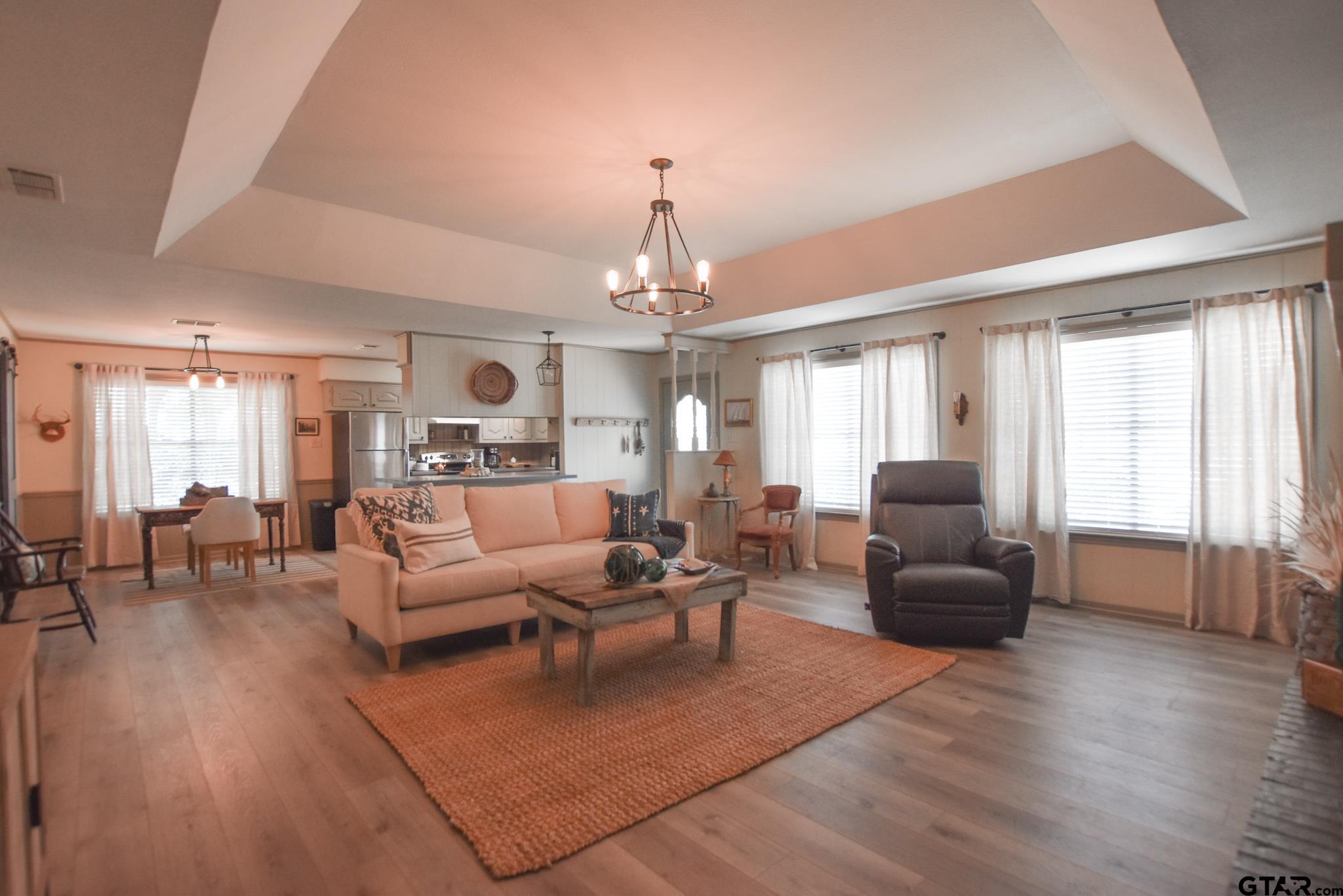 20346 Lake Shore Cir